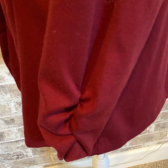 Auline Collection Elegant Burgundy Women's Blazer. One button. Measures size L. - Picture 7 of 13